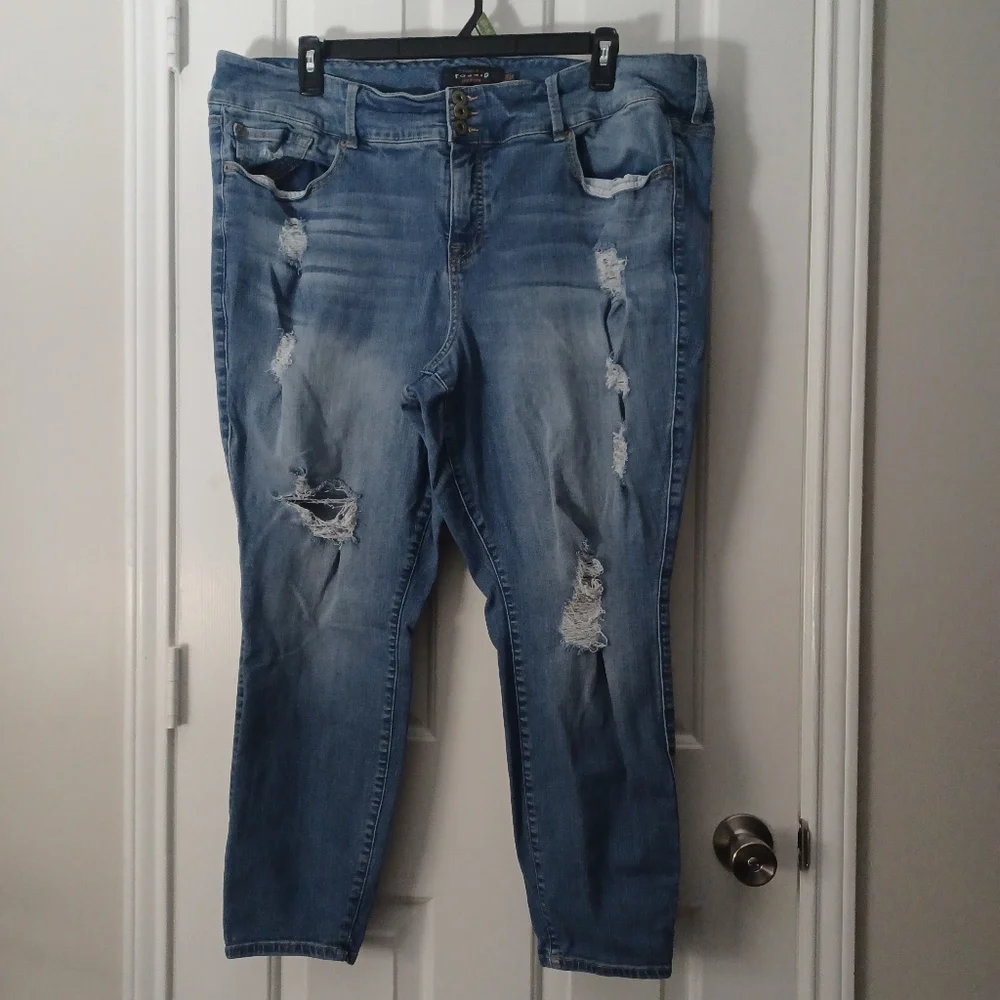 Torrid Premium Distressed Jeans Sz 26